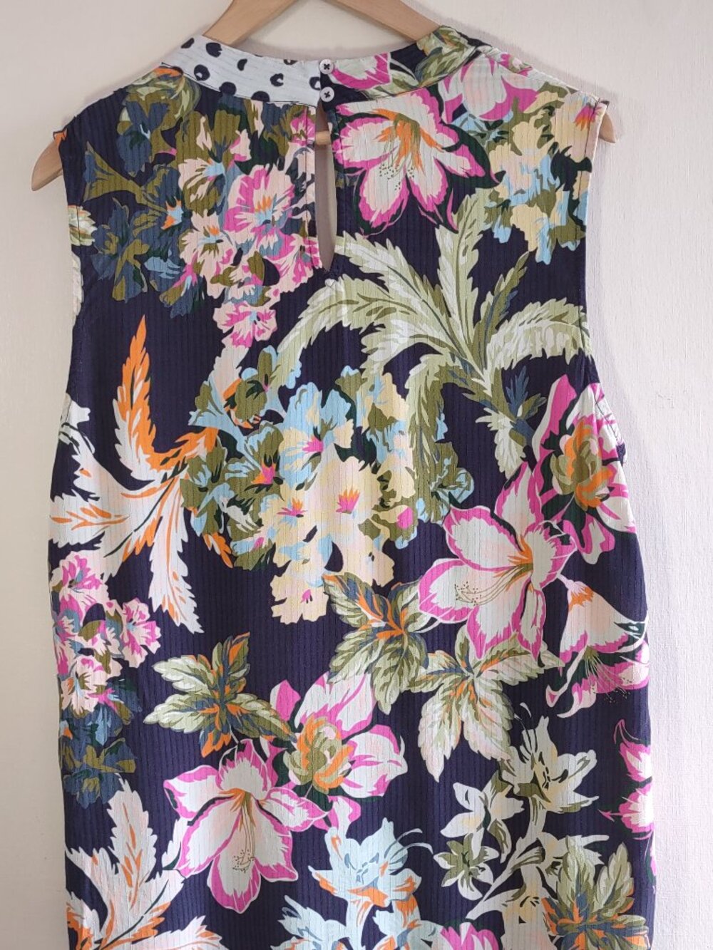 Soft Surroundings Mixed Floral & Polka Dot Top Sz Large Lightweight Sleeveless - Picture 5 of 7